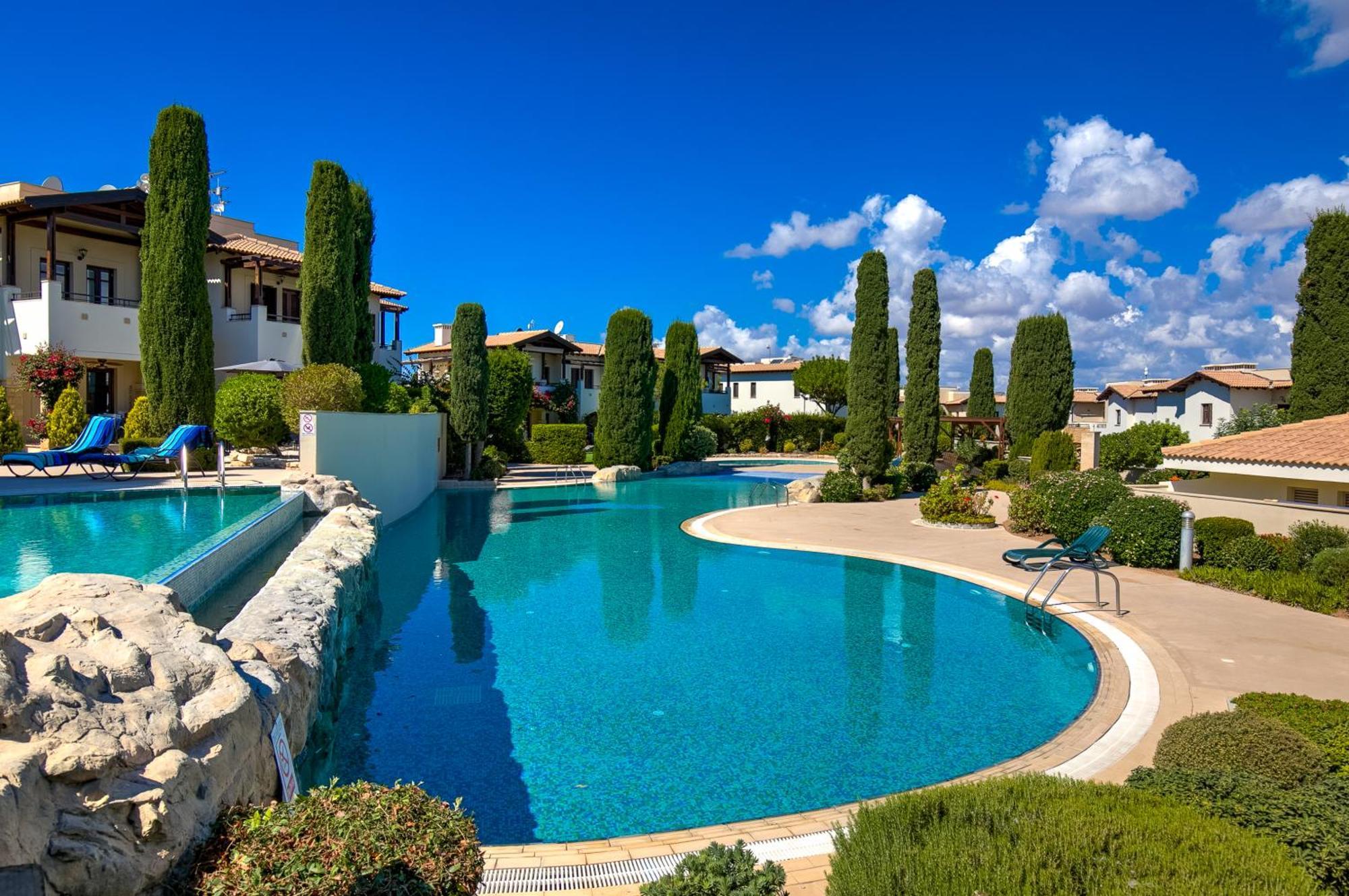 2 Bedroom Apartment Chloe With Communal Pool, Aphrodite Hills Resort Kouklia Exterior foto