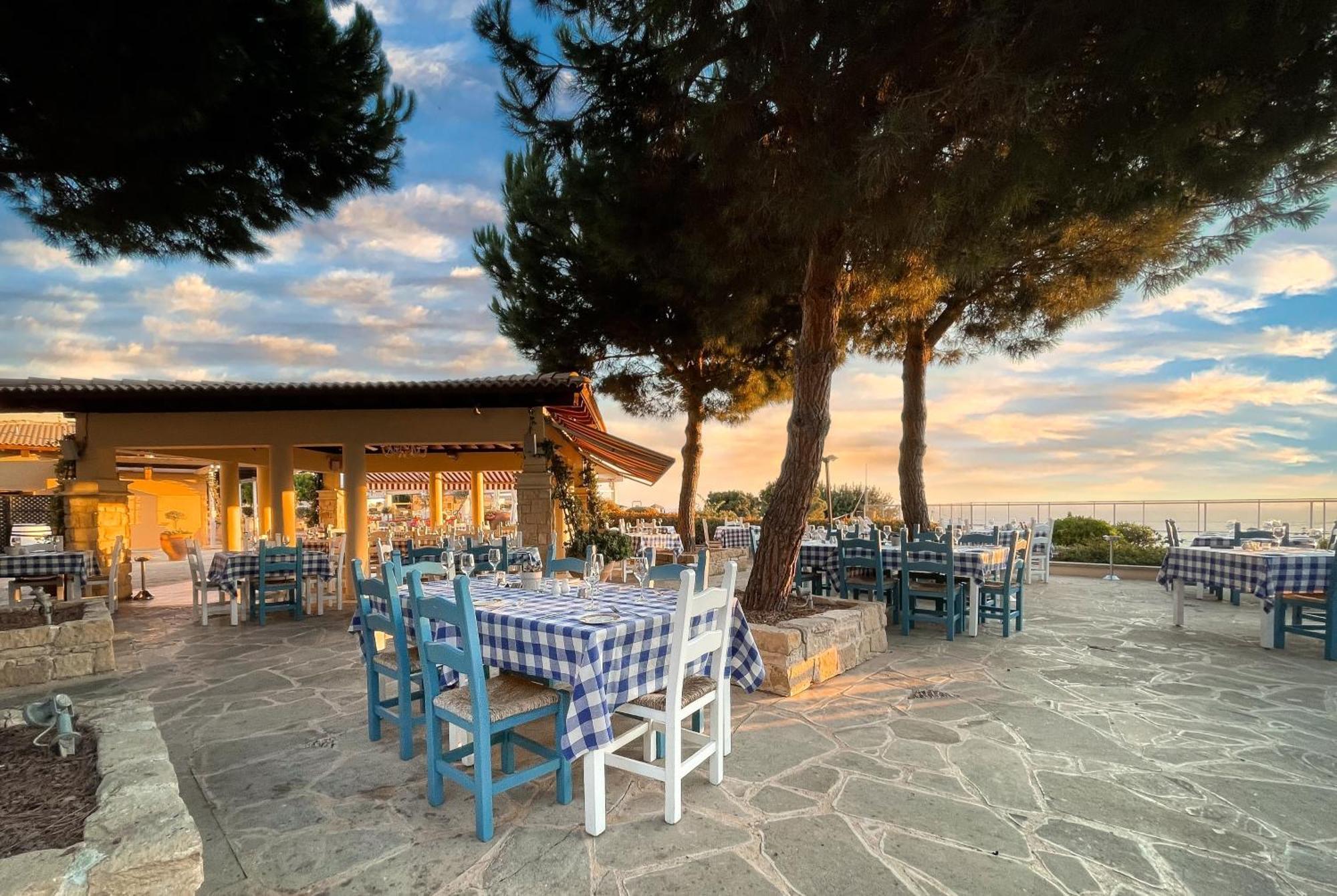 2 Bedroom Apartment Chloe With Communal Pool, Aphrodite Hills Resort Kouklia Exterior foto